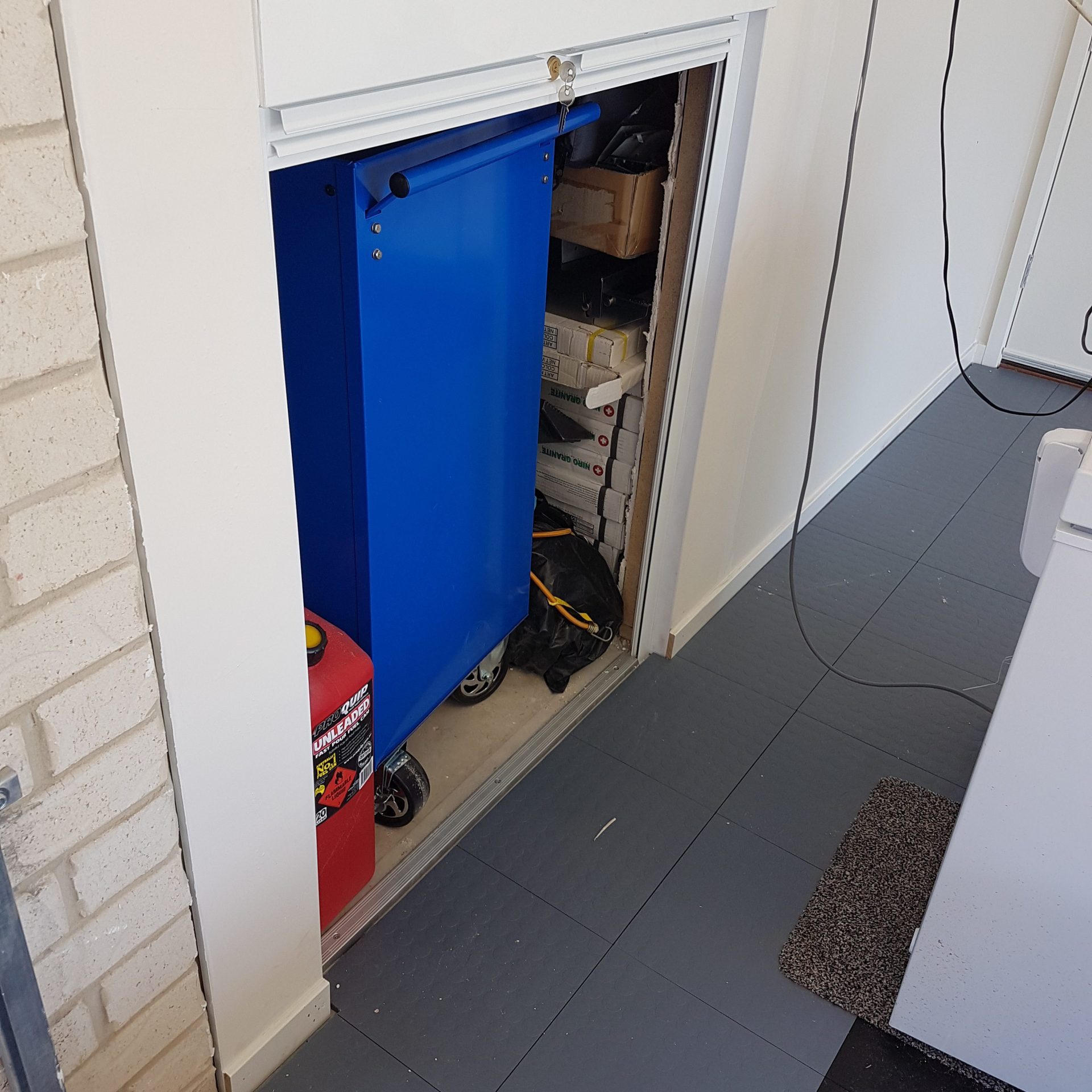 20161027_125054-e1498192525789 Messy Garage.